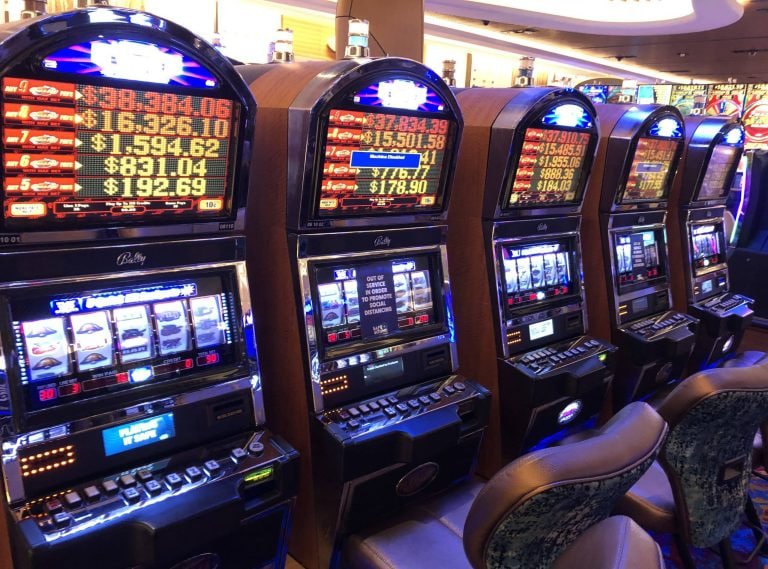 Tampilan permainan Bonanza Gold di aplikasi mobile rajatotobet dengan fitur cascading reels dan bonus free spins